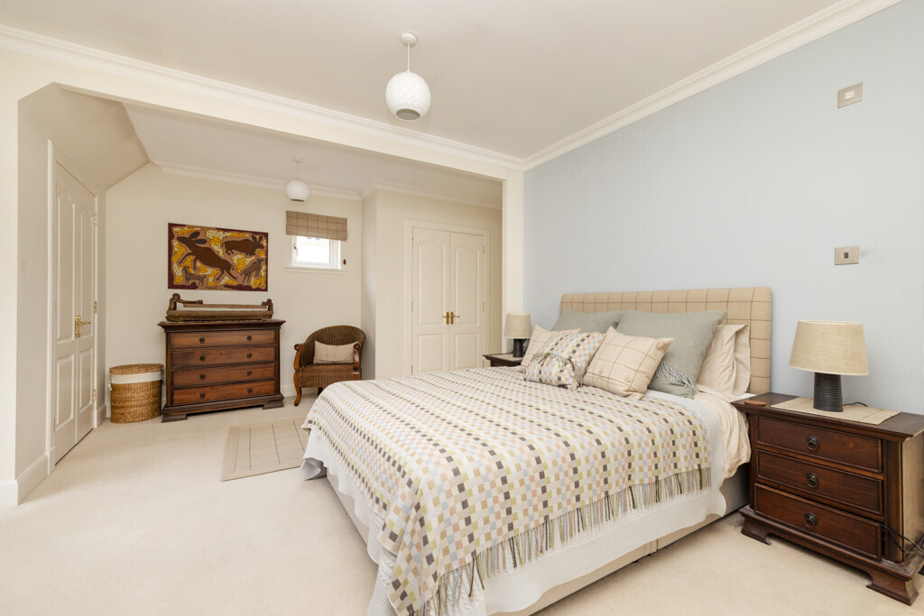 8 Rattray Crescent, Greenbank, Edinburgh, EH10 5TT Image 16