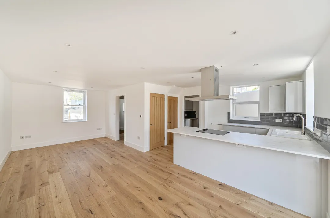 https://mr0.homeflow-assets.co.uk/files/photo/image/45866/9768/_x_/52074052.jpg