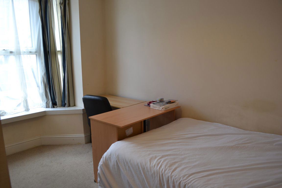 14 Luton Road, B29 7BN Image 10