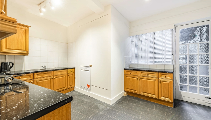 Six Bedroom Apartment To Let Strathmore Court  St Johns Wood NW8 Image 22