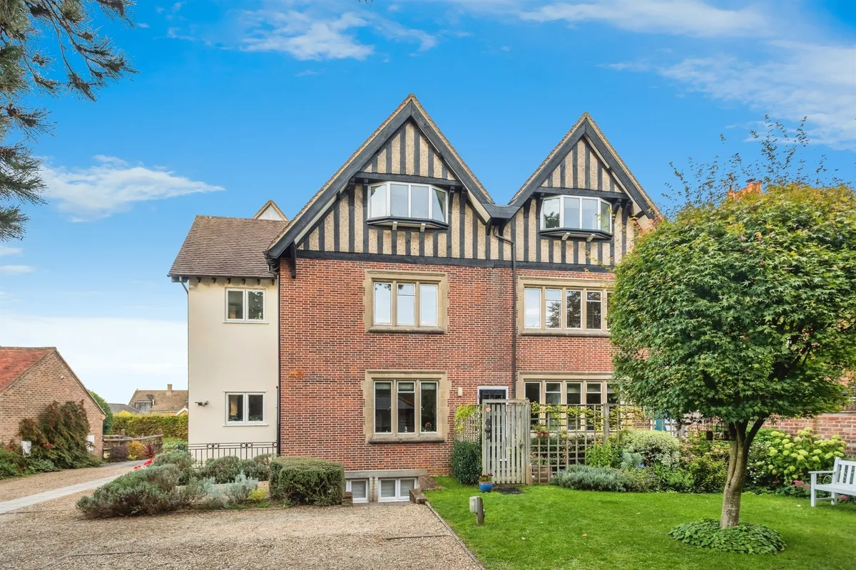 South Stoke Road, Woodcote, Reading