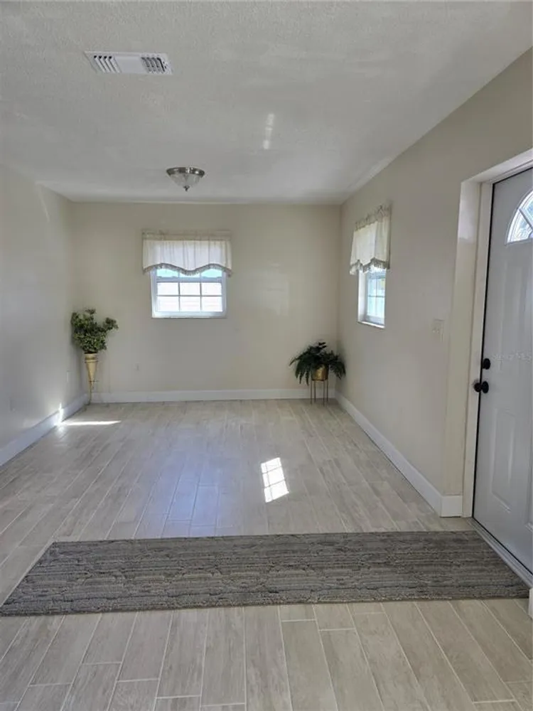 1215 6th St W, Bradenton, FL 34205