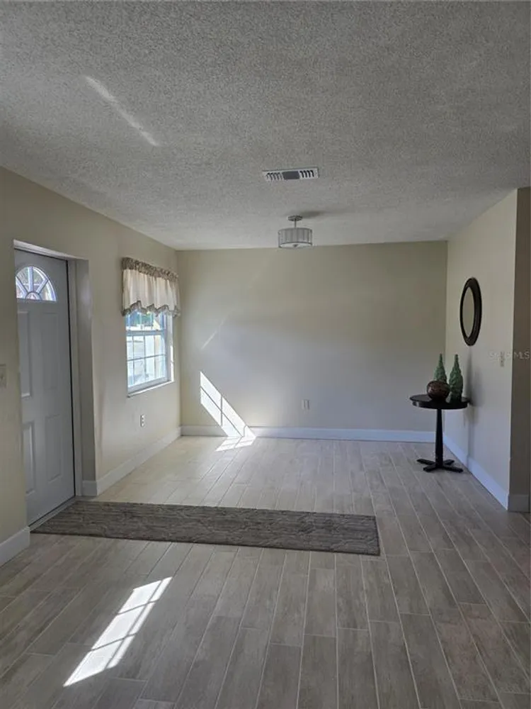 1215 6th St W, Bradenton, FL 34205