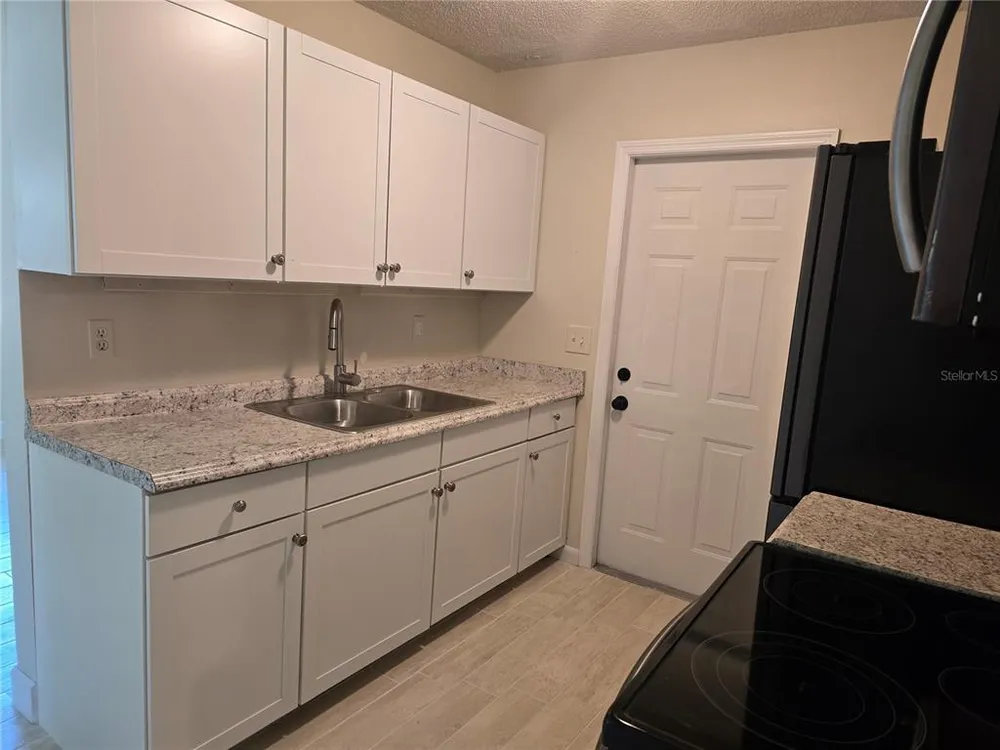 1215 6th St W, Bradenton, FL 34205