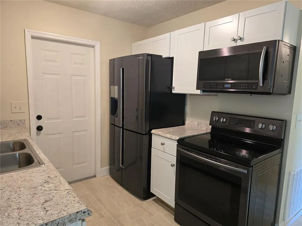 1215 6th St W, Bradenton, FL 34205