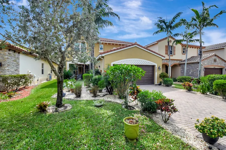 4598 Capital Dr, Lake Worth Beach, FL 33463