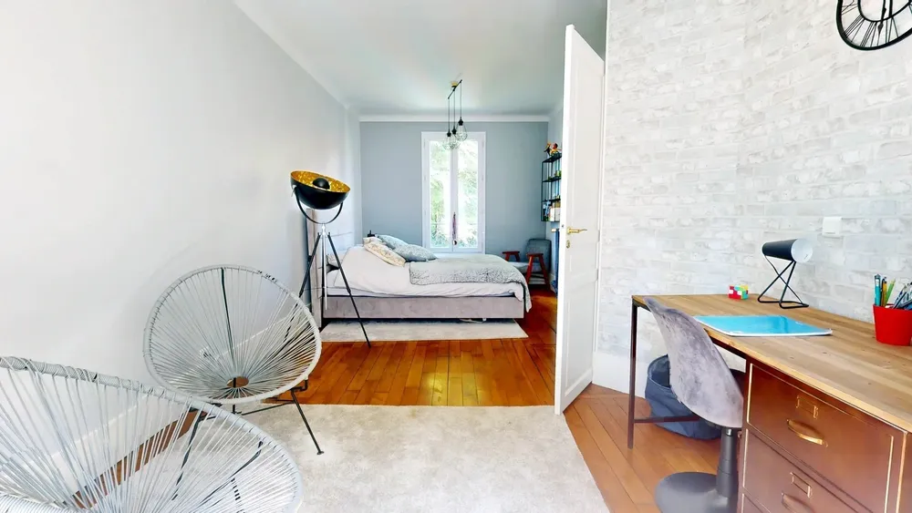 Suresnes, 92150, France