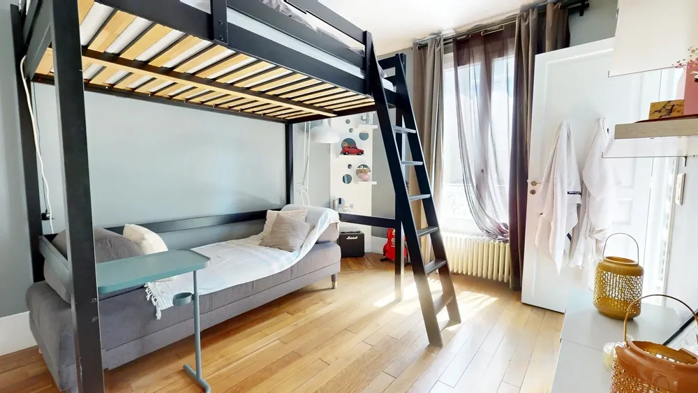 Suresnes, 92150, France