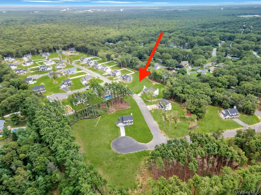 36 Fox Run Ct, Ridge, NY 11961