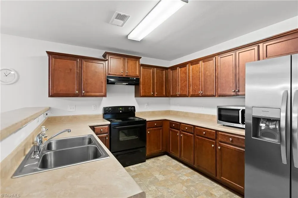 5059 Mount Hope Dr, Winston Salem, NC 27107