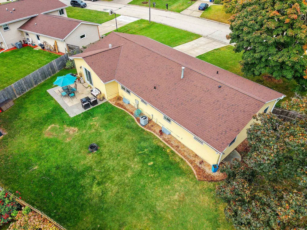 2317 E Serenade Ln, Green Bay, WI 54301