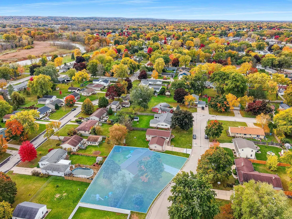 2317 E Serenade Ln, Green Bay, WI 54301