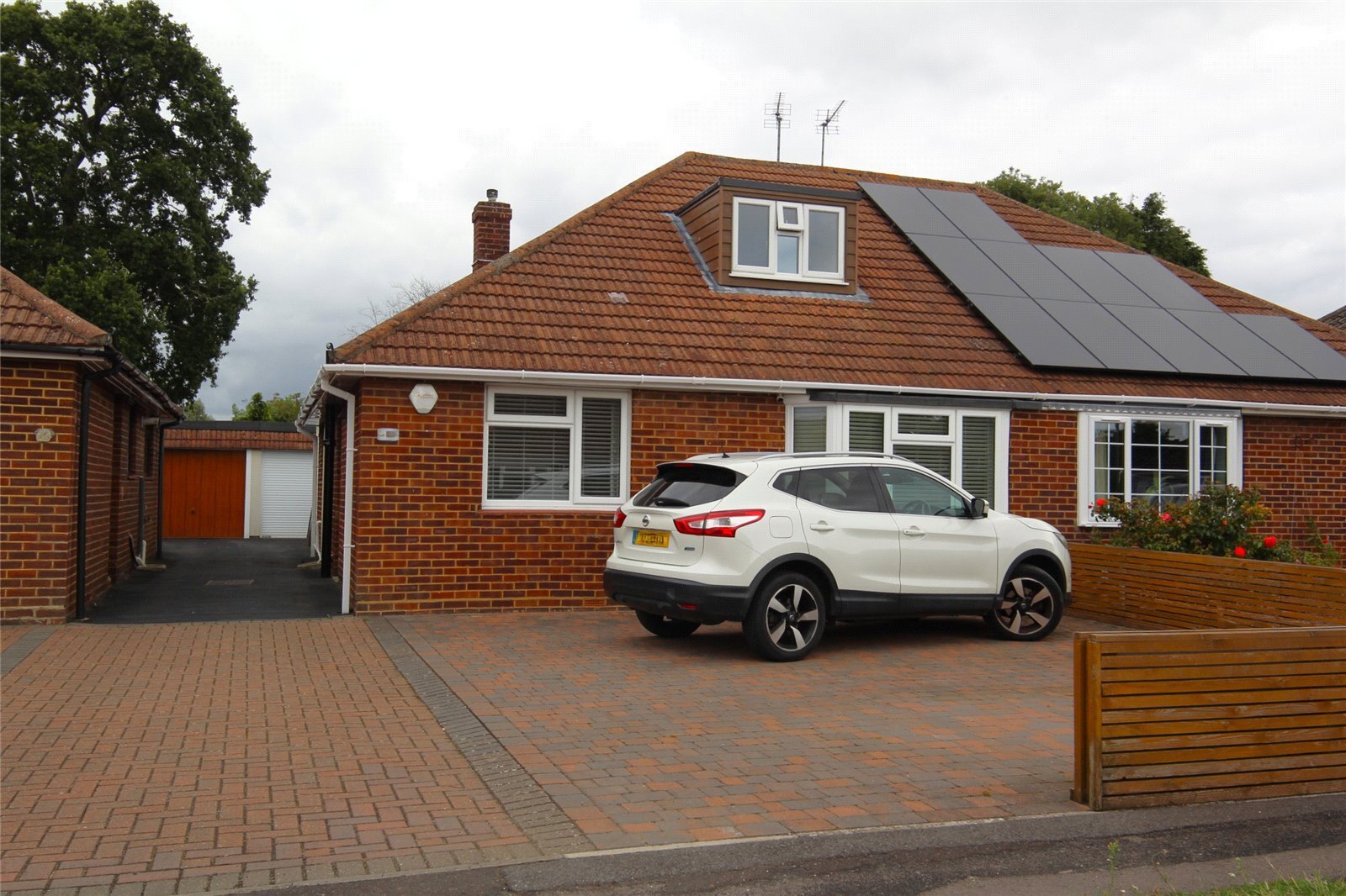 Po15 Postcode 4 bedroom property in Place House Close, Fareham, Hampshire, PO15 - £ ...