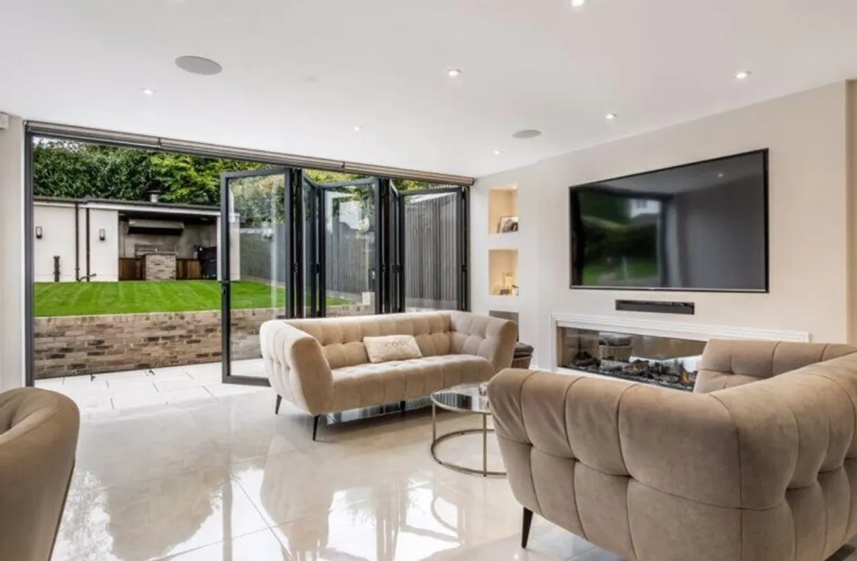 Tolmers Road, Cuffley, EN6 photo 6