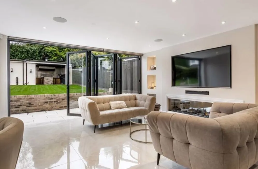 Tolmers Road, Cuffley, EN6 photo 6