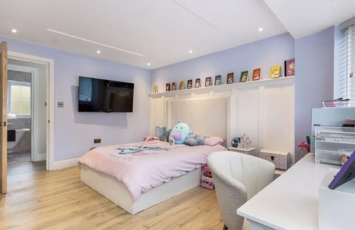 Tolmers Road, Cuffley, EN6 photo 10