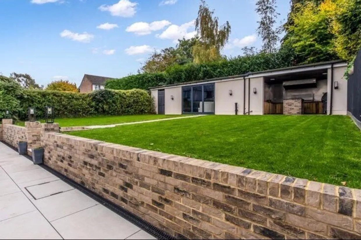 Tolmers Road, Cuffley, EN6 photo 14
