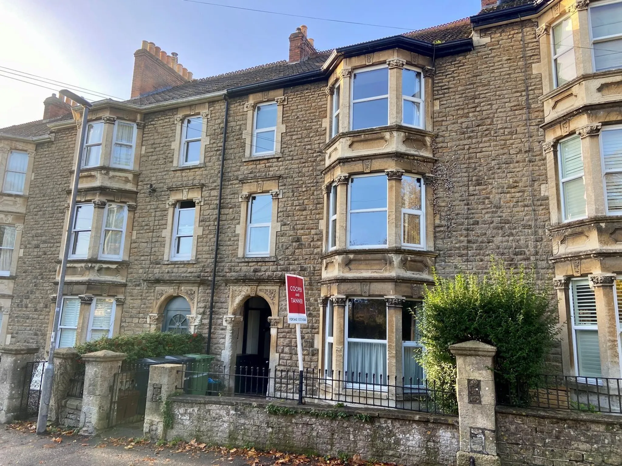 https://mr0.homeflow-assets.co.uk/files/photo/image/46016/5501/_x_/52685837.jpg