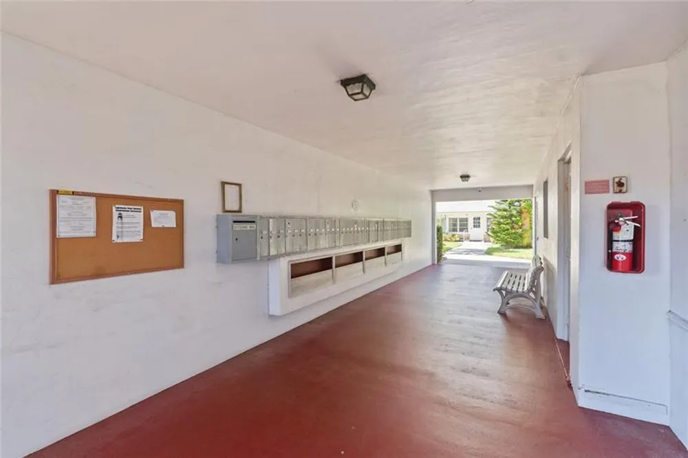2050 NE 39th St, Pompano Beach, FL 33064