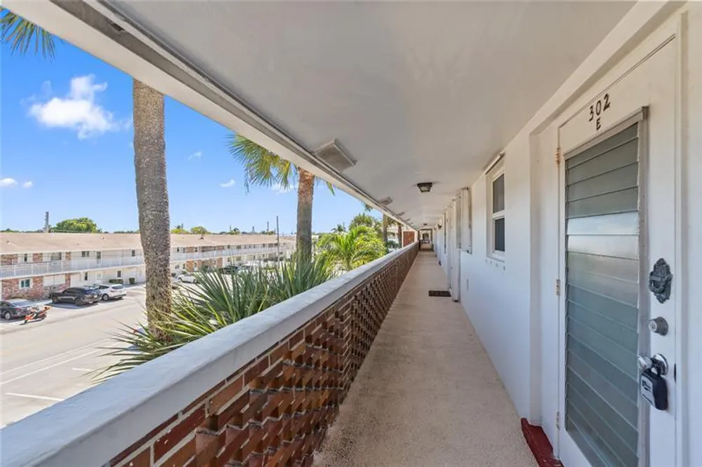 2050 NE 39th St, Pompano Beach, FL 33064