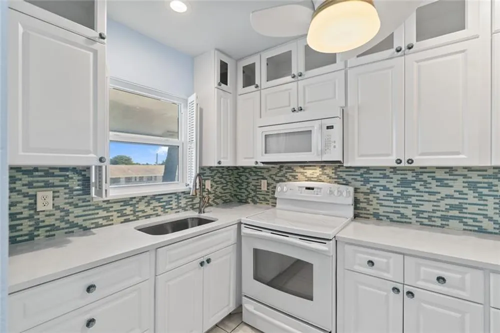 2050 NE 39th St, Pompano Beach, FL 33064