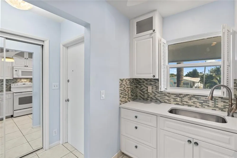 2050 NE 39th St, Pompano Beach, FL 33064