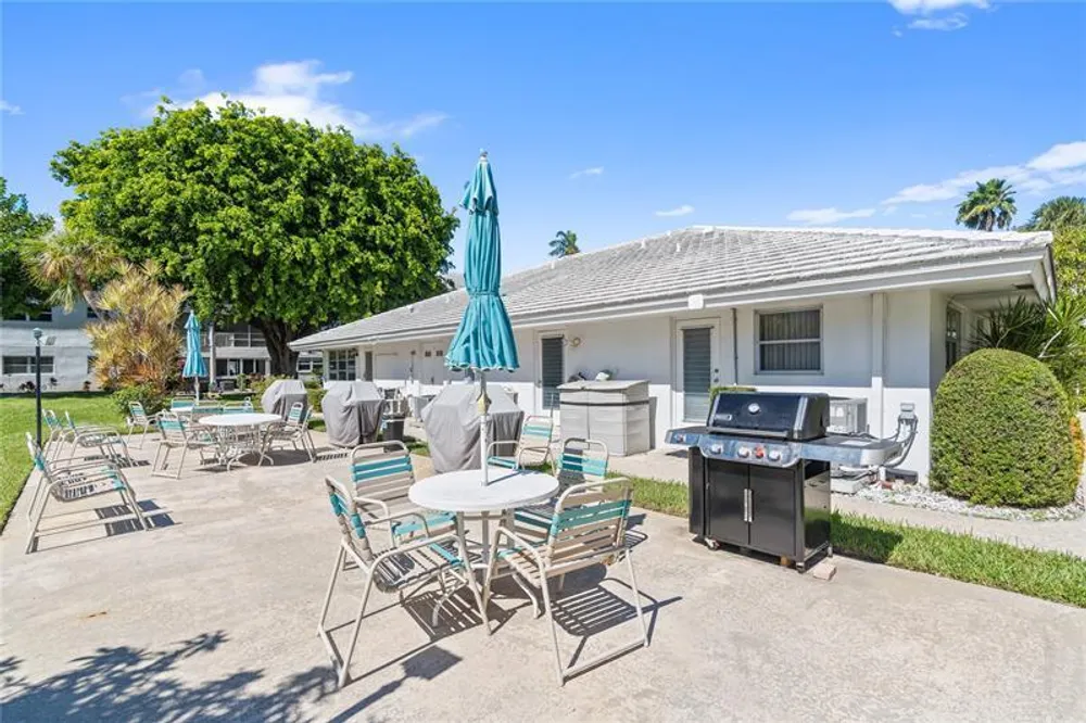 2050 NE 39th St, Pompano Beach, FL 33064