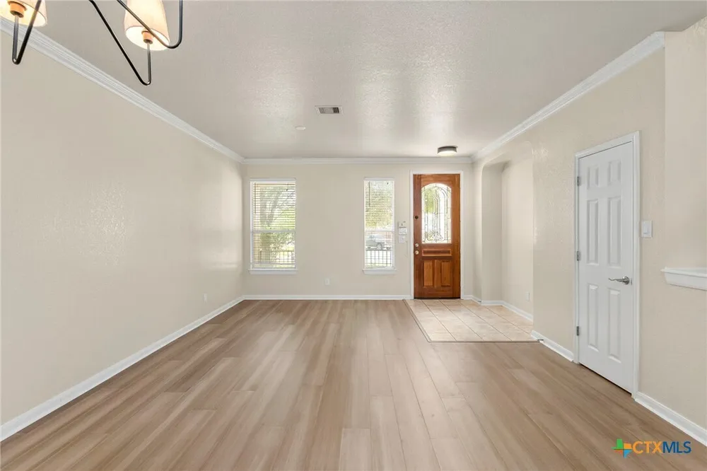 213 Springtree Pkwy, Cibolo, TX 78108