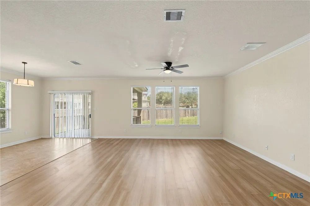 213 Springtree Pkwy, Cibolo, TX 78108