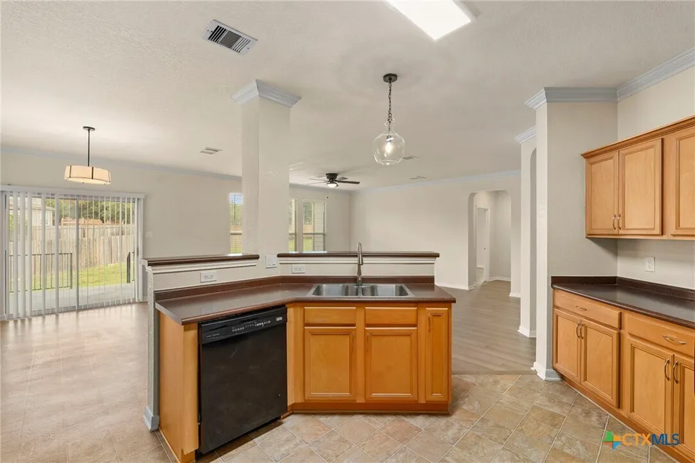 213 Springtree Pkwy, Cibolo, TX 78108