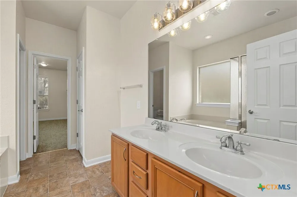 213 Springtree Pkwy, Cibolo, TX 78108
