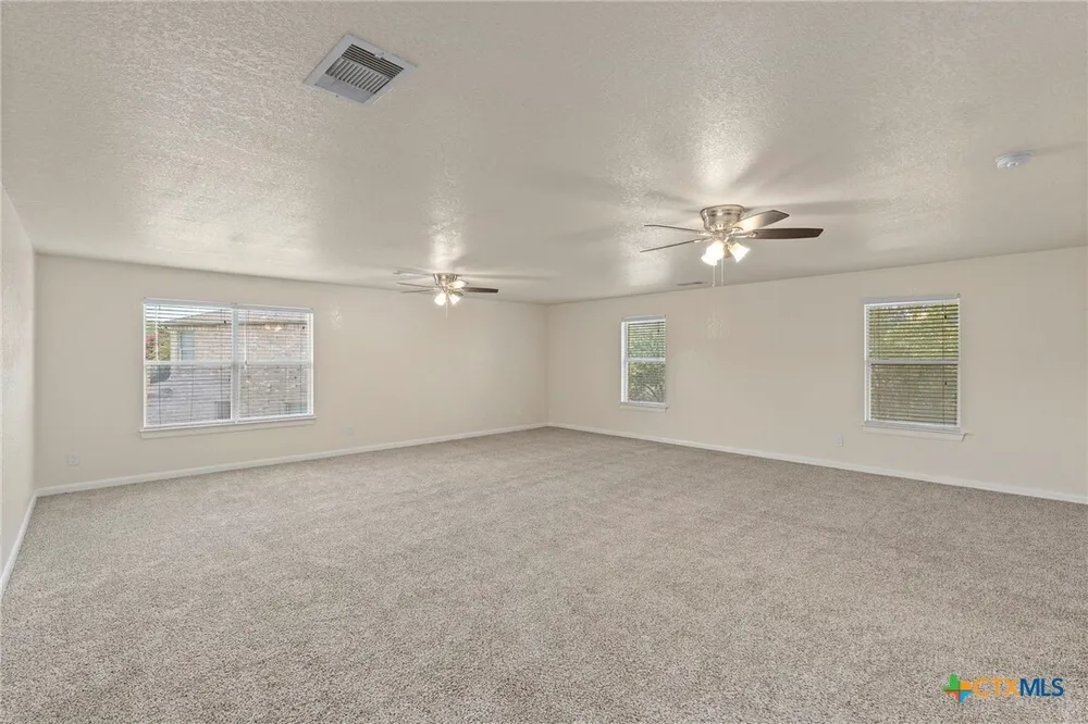 213 Springtree Pkwy, Cibolo, TX 78108