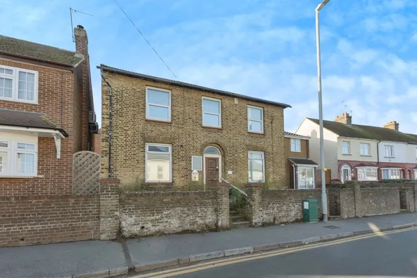 Lower Higham Road, Gravesend, Kent, DA12