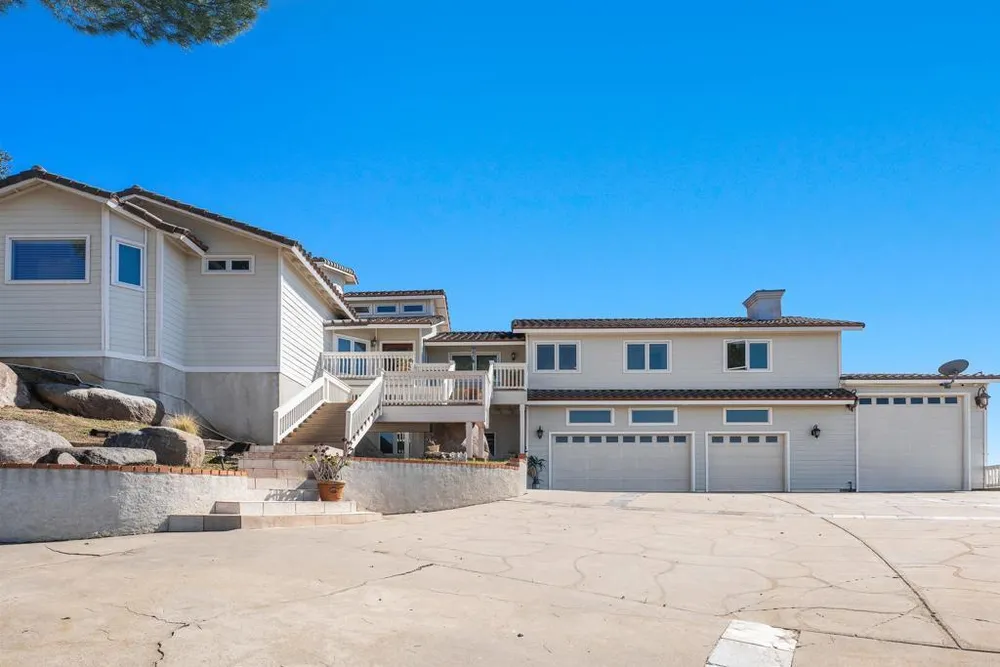 2016 S Grade Rd, Alpine, CA 91901