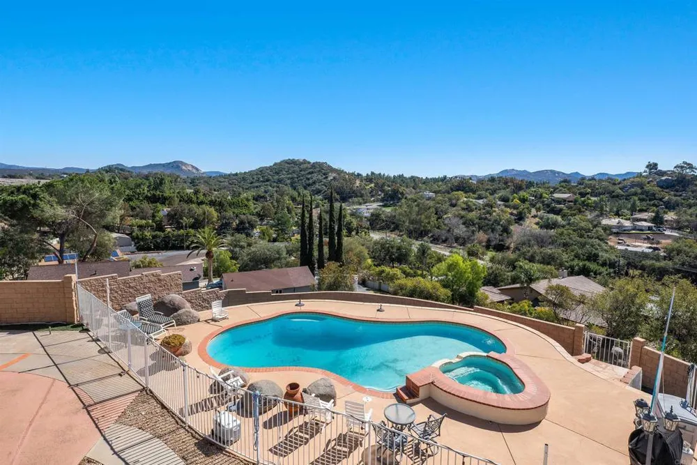 2016 S Grade Rd, Alpine, CA 91901