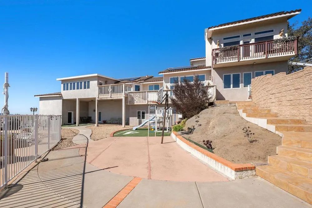 2016 S Grade Rd, Alpine, CA 91901