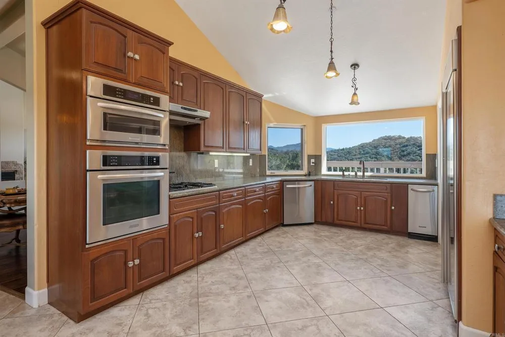 2016 S Grade Rd, Alpine, CA 91901