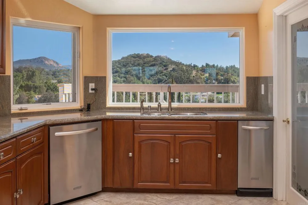 2016 S Grade Rd, Alpine, CA 91901