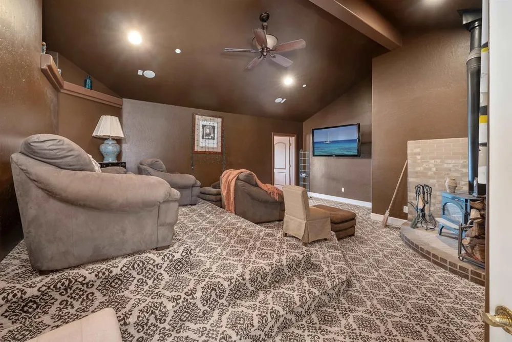 2016 S Grade Rd, Alpine, CA 91901
