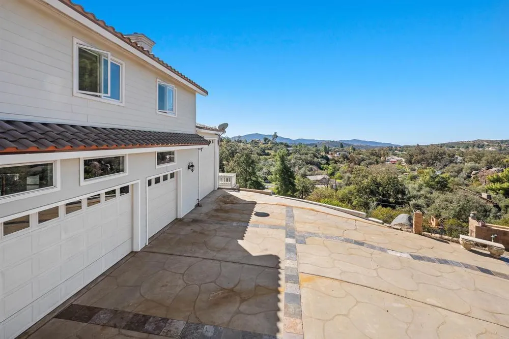 2016 S Grade Rd, Alpine, CA 91901