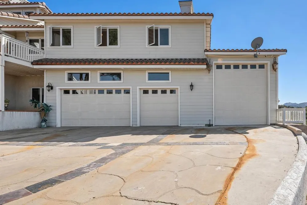 2016 S Grade Rd, Alpine, CA 91901