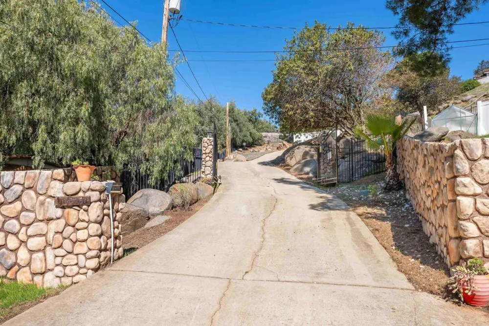 2016 S Grade Rd, Alpine, CA 91901