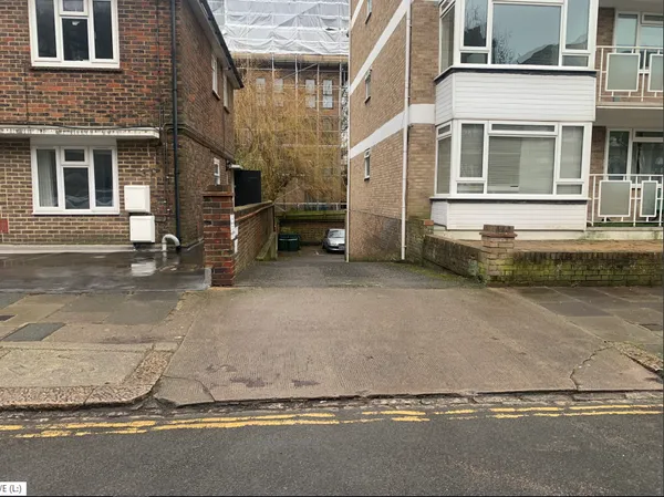 Salisbury Road BN3 3AA