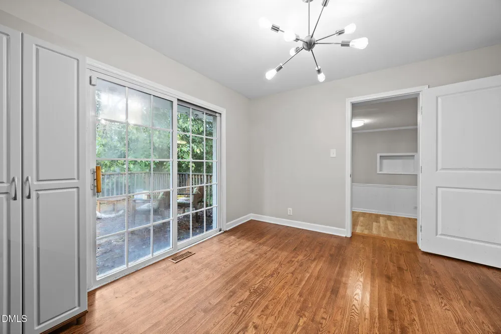 2950 Glenridge Dr, Raleigh, NC 27604