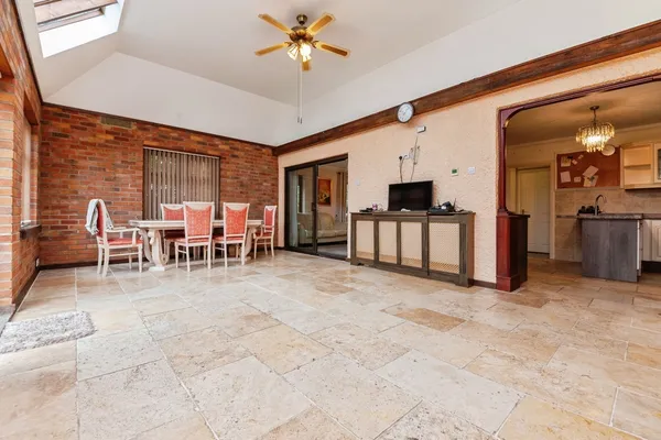 Dumont Avenue, St. Osyth, Clacton-on-...