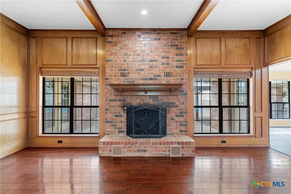 8216 Teakwood Dr, Woodway, TX 76712