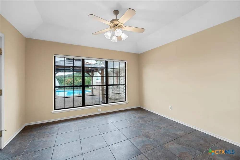 8216 Teakwood Dr, Woodway, TX 76712