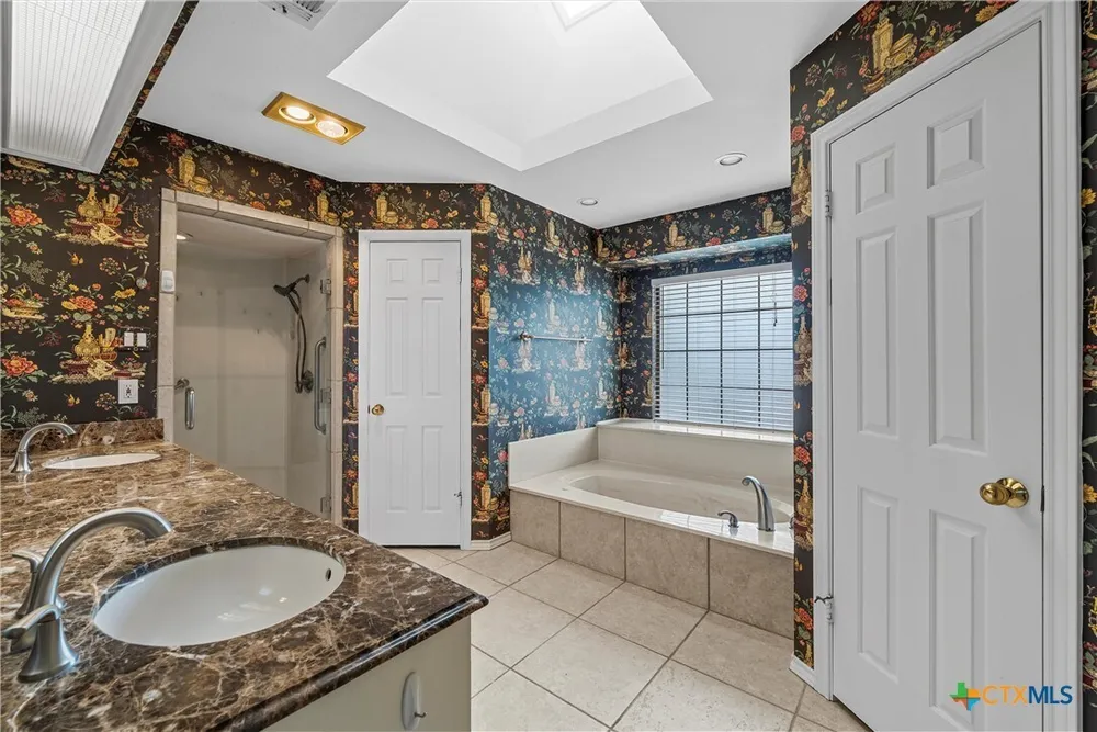 8216 Teakwood Dr, Woodway, TX 76712