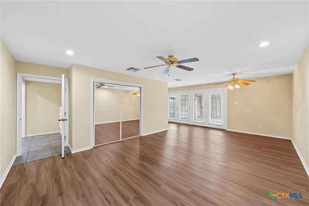 8216 Teakwood Dr, Woodway, TX 76712