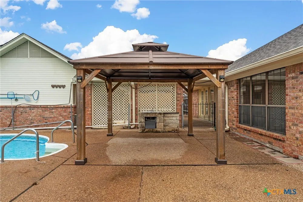 8216 Teakwood Dr, Woodway, TX 76712